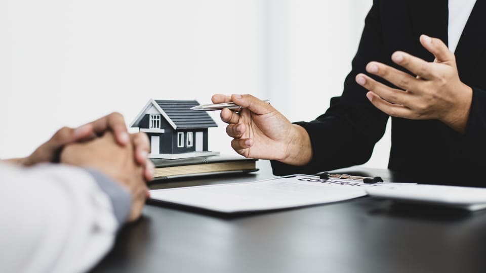 becoming a real estate agent in Ontario